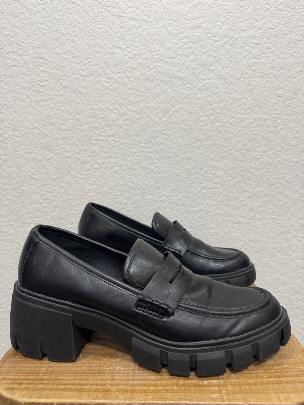 Madden Gurl Humphrey Black Loafer Size 10